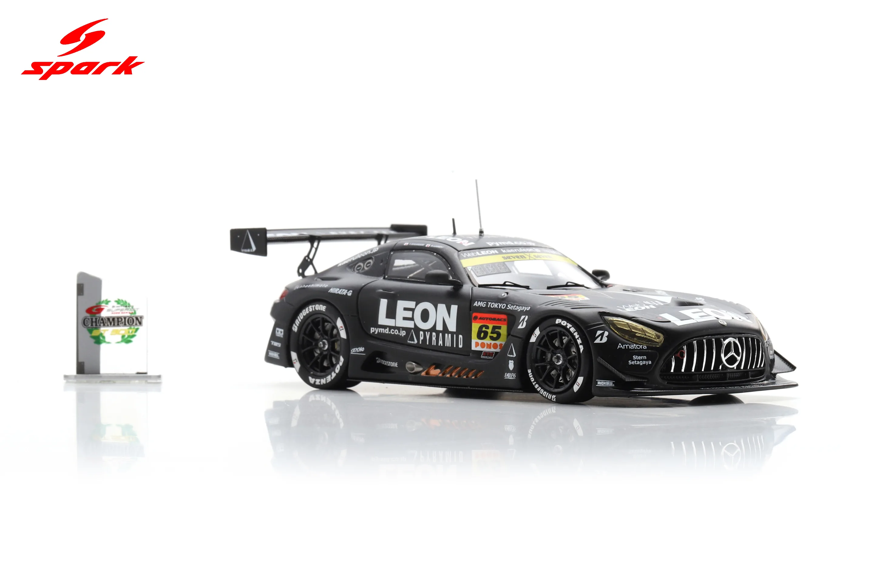 LEON PYRAMID AMG K2 R&D LEON RACING No.65 GT300 Class Champion SUPER GT 2025 N. Gamou - T. Suganami with Champion board