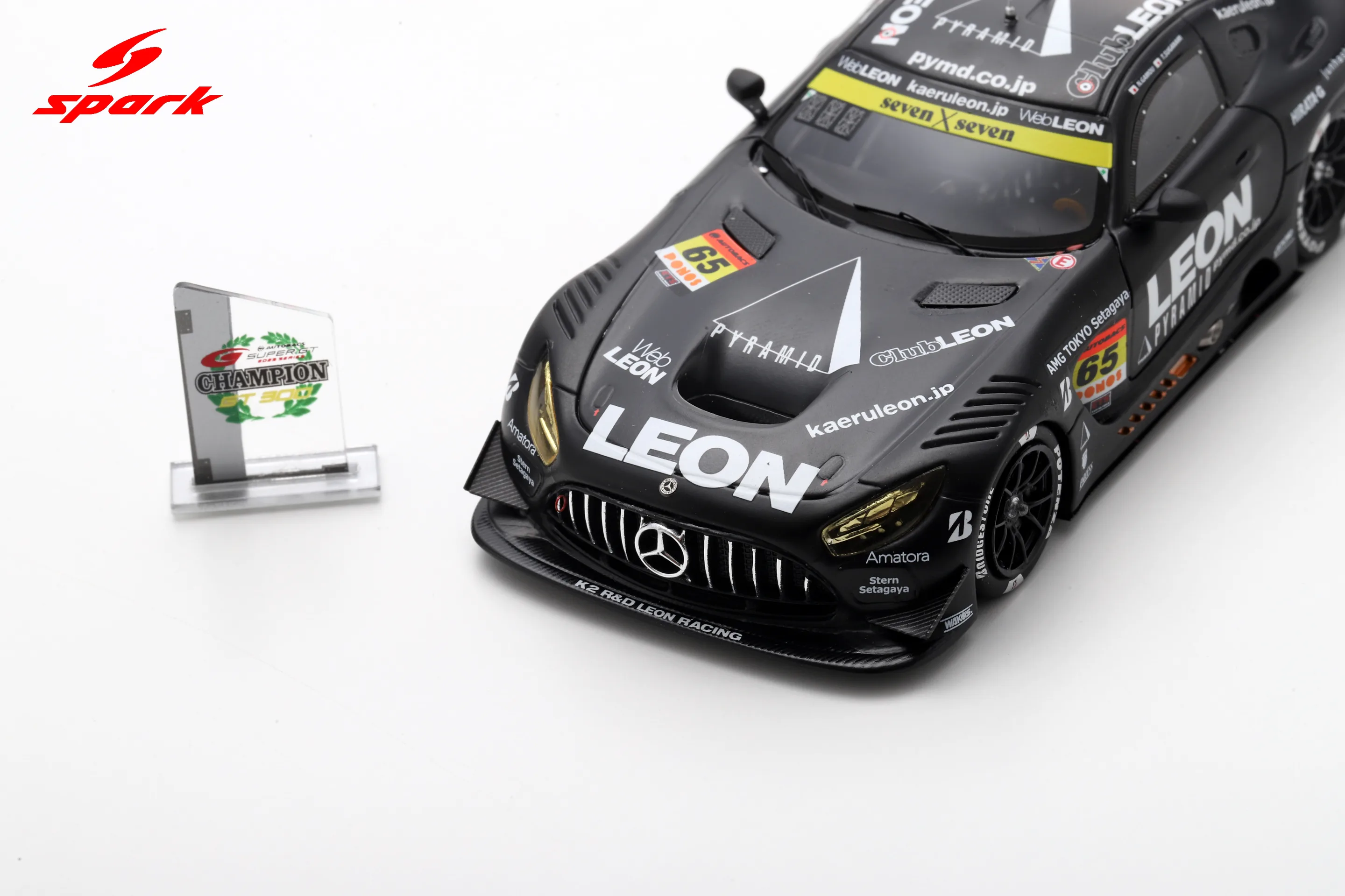 LEON PYRAMID AMG K2 R&D LEON RACING No.65 GT300 Class Champion SUPER GT 2025 N. Gamou - T. Suganami with Champion board