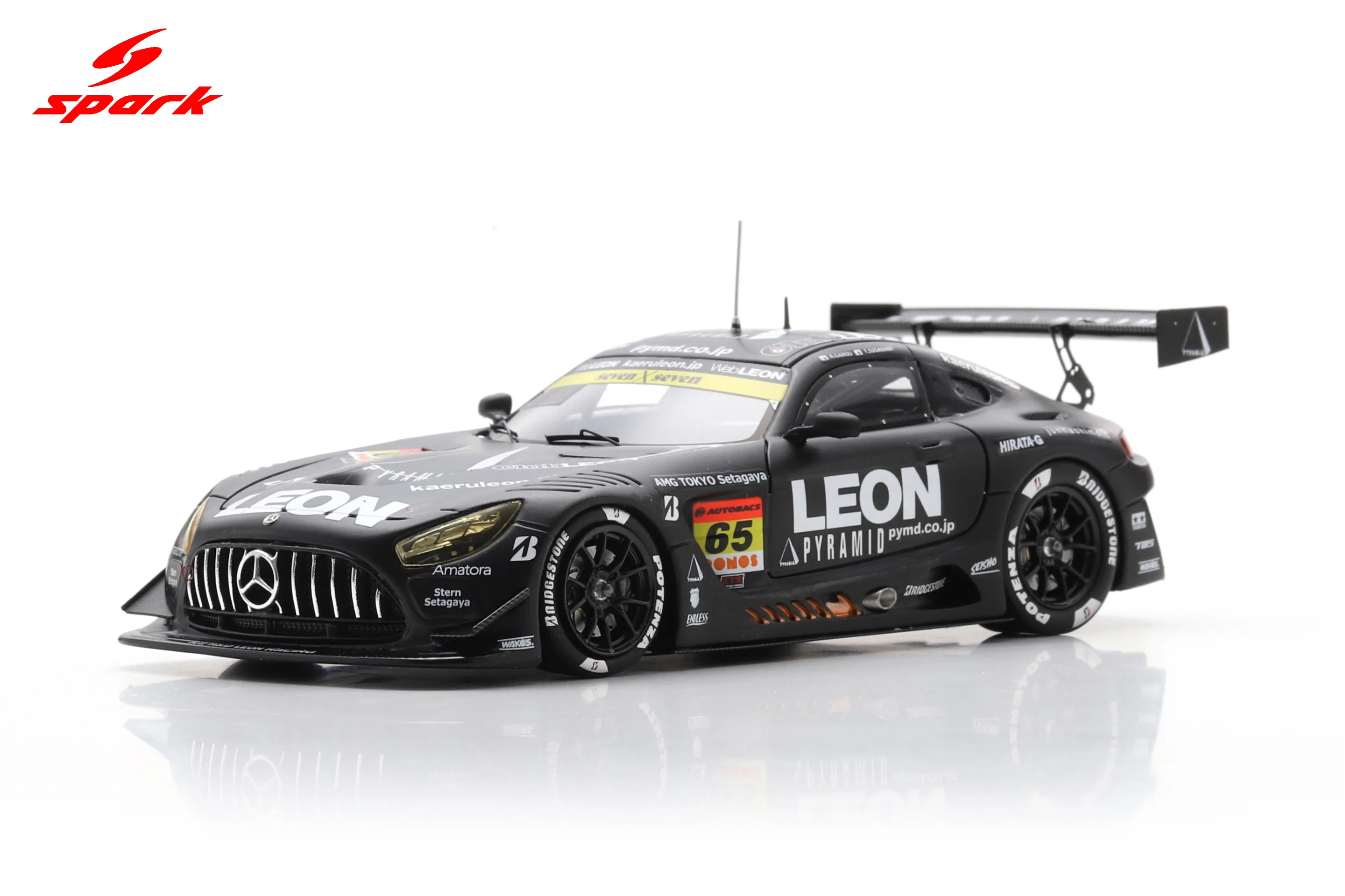 LEON PYRAMID AMG K2 R&D LEON RACING No.65 GT300 Class Champion SUPER GT 2025 N. Gamou - T. Suganami with Champion board