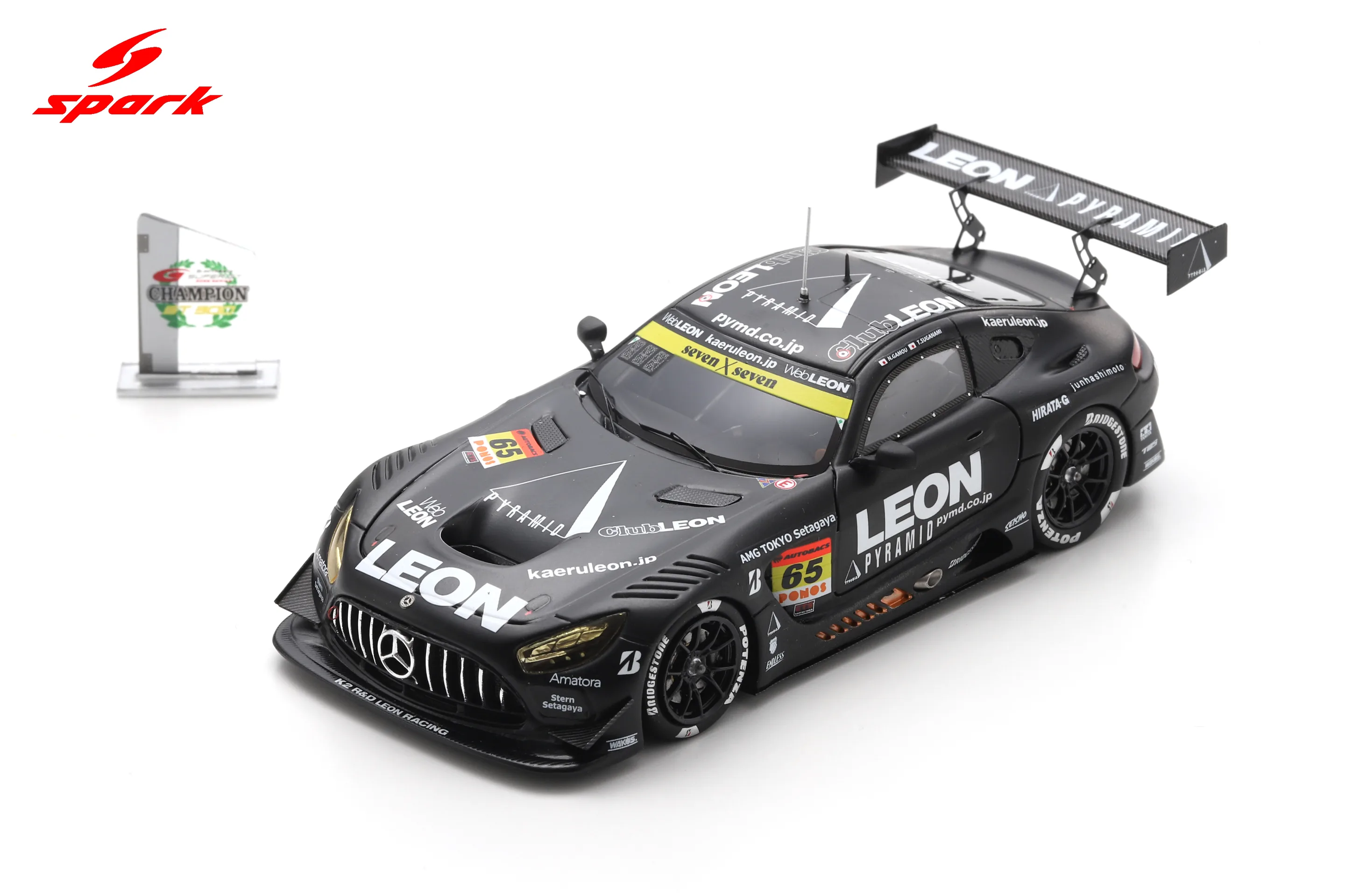 LEON PYRAMID AMG K2 R&D LEON RACING No.65 GT300 Class Champion SUPER GT 2025 N. Gamou - T. Suganami with Champion board